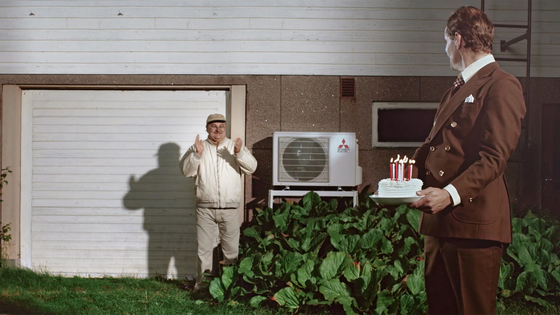 Oulux autotallin ovi